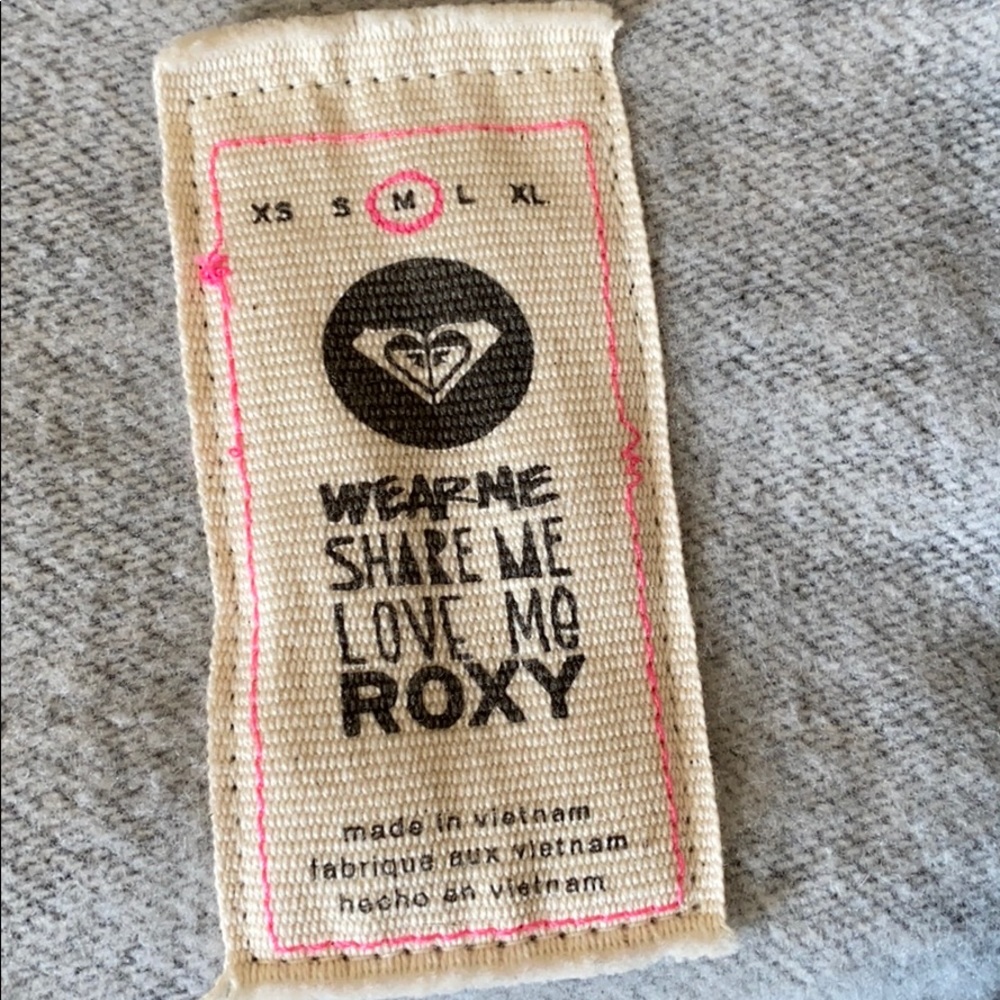 Roxy - Picture 3 of 4